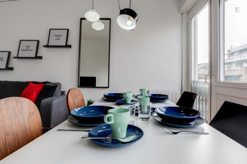 RH12-R4 Student-friendly single bedroom in Vila de Gràcia.