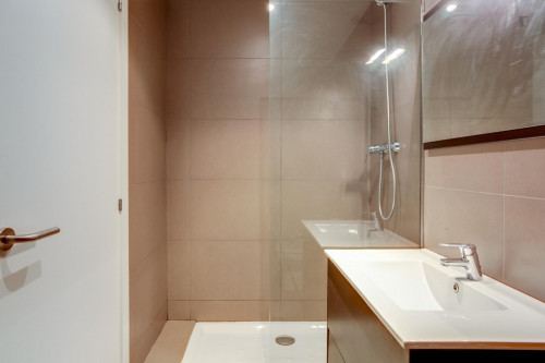 RH12-R4 Student-friendly single bedroom in Vila de Gràcia.
