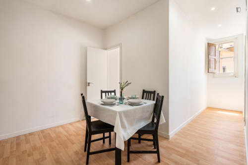 Inviting double bedroom close to the Mercat Nou subway station - Gallery - 9