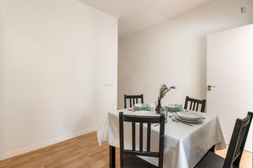 Inviting double bedroom close to the Mercat Nou subway station - Gallery - 8