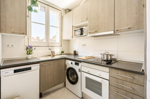 Inviting double bedroom close to the Mercat Nou subway station - Gallery - 7