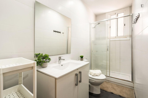 Bright double bedroom near the Badal subway station - Gallery - 12