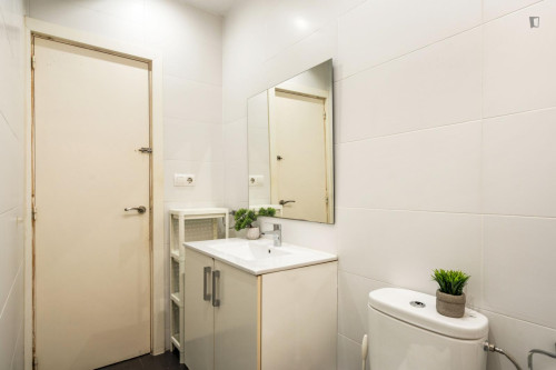 Bright double bedroom near the Badal subway station - Gallery - 13