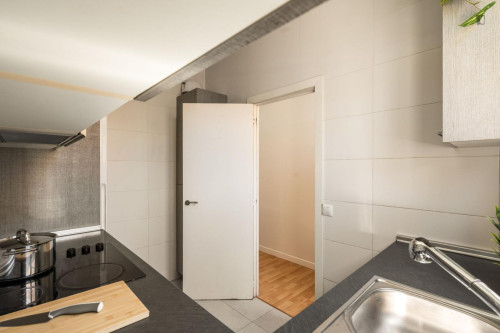 Bright double bedroom near the Badal subway station
