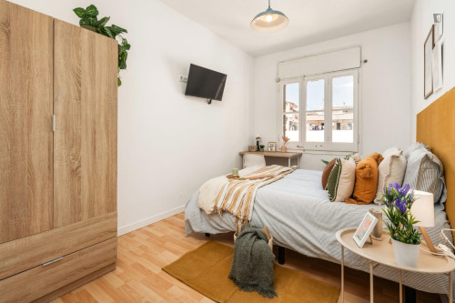 Bright double bedroom near the Badal subway station