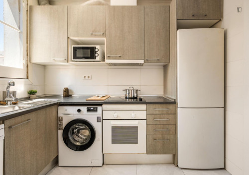 Bright double bedroom near the Badal subway station - Gallery - 5