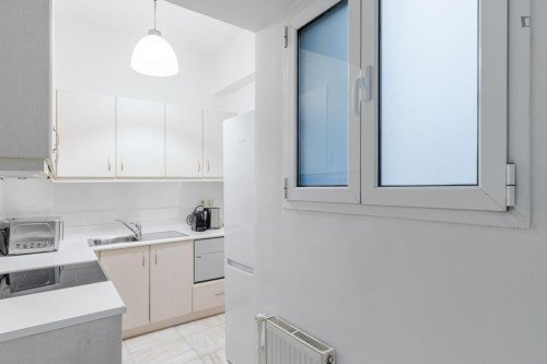 Inviting 1-bedroom flat near the Megaro Moussikis subway station - Gallery - 8