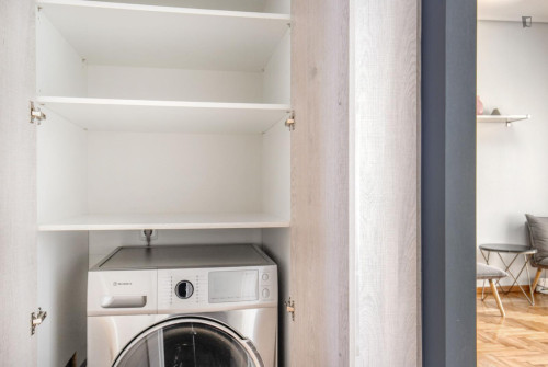 Welcoming 2-bedroom flat near the The Business College of Athens