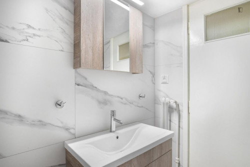 Charming 2-bedroom flat near The Metropolitan College - Gallery - 11