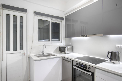 Charming 2-bedroom flat near The Metropolitan College - Gallery - 14