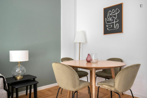 Charming 2-bedroom flat near The Metropolitan College - Gallery - 16