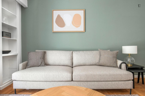 Charming 2-bedroom flat near The Metropolitan College - Gallery - 18