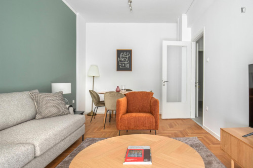 Charming 2-bedroom flat near The Metropolitan College - Gallery - 17