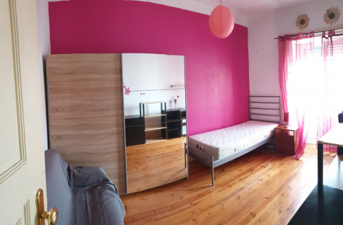 Comfy single bedroom with balcony in Celas city center - Gallery - 11