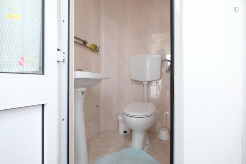 Comfy single bedroom with balcony in Celas city center - Gallery - 5