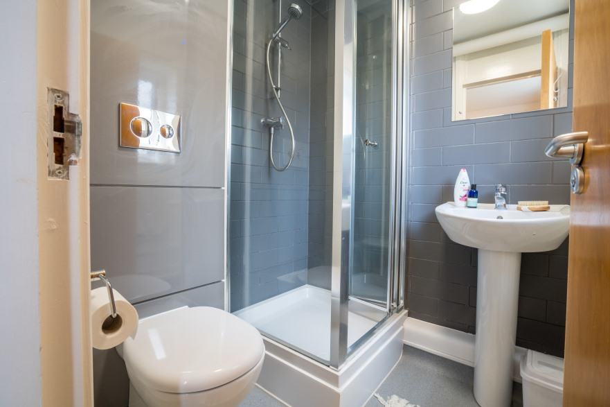 Standard Ensuite - 4