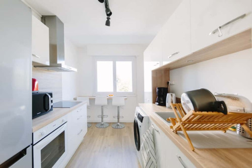 Room in Allée de la Sarthe, Orvault for 101 m² with 5 bedrooms