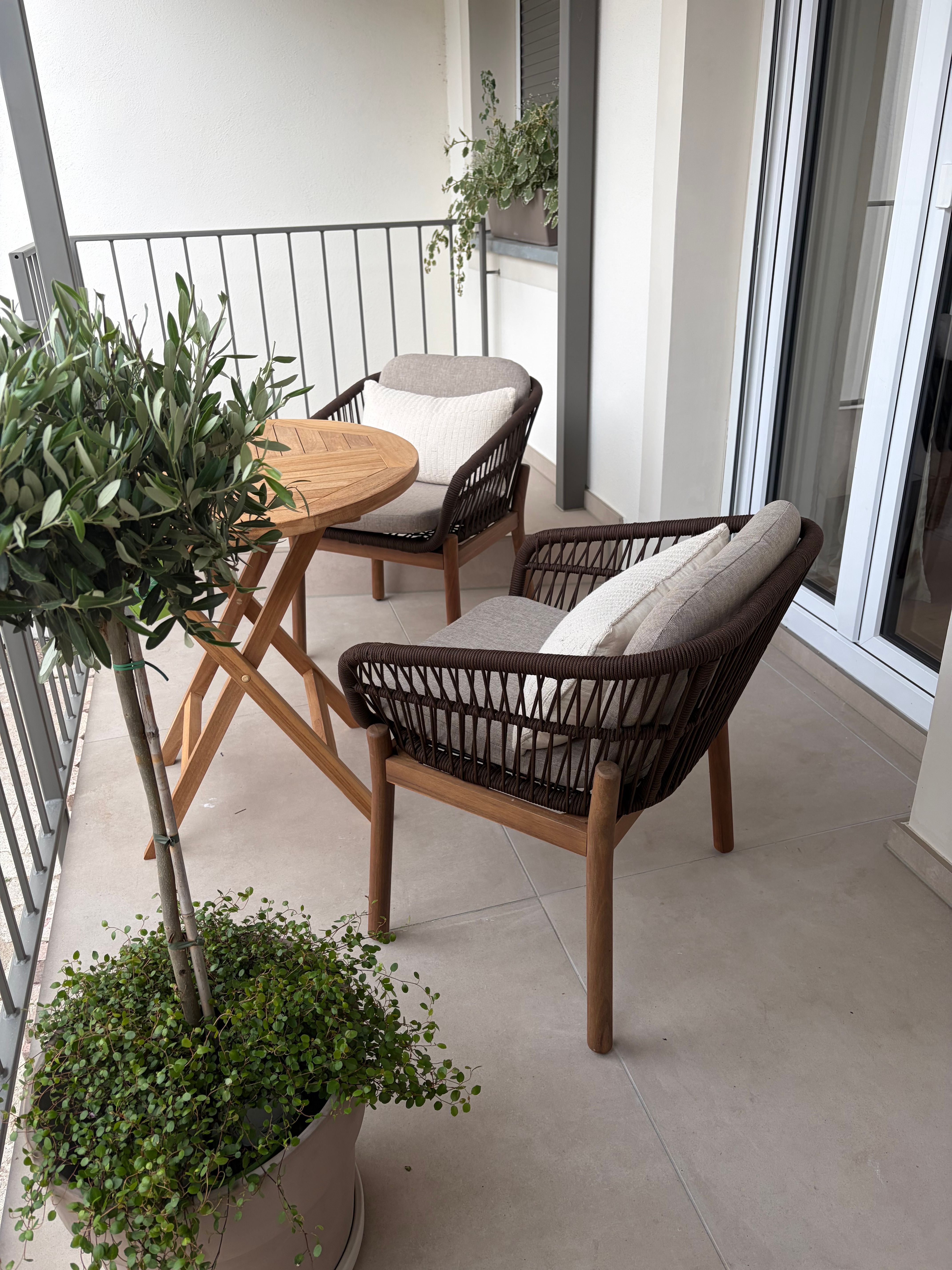 Newly Renovated Furnished Apartment Near Mainz | 7 Min By Train | Terrace | Surrounded By Vineyards  - 24