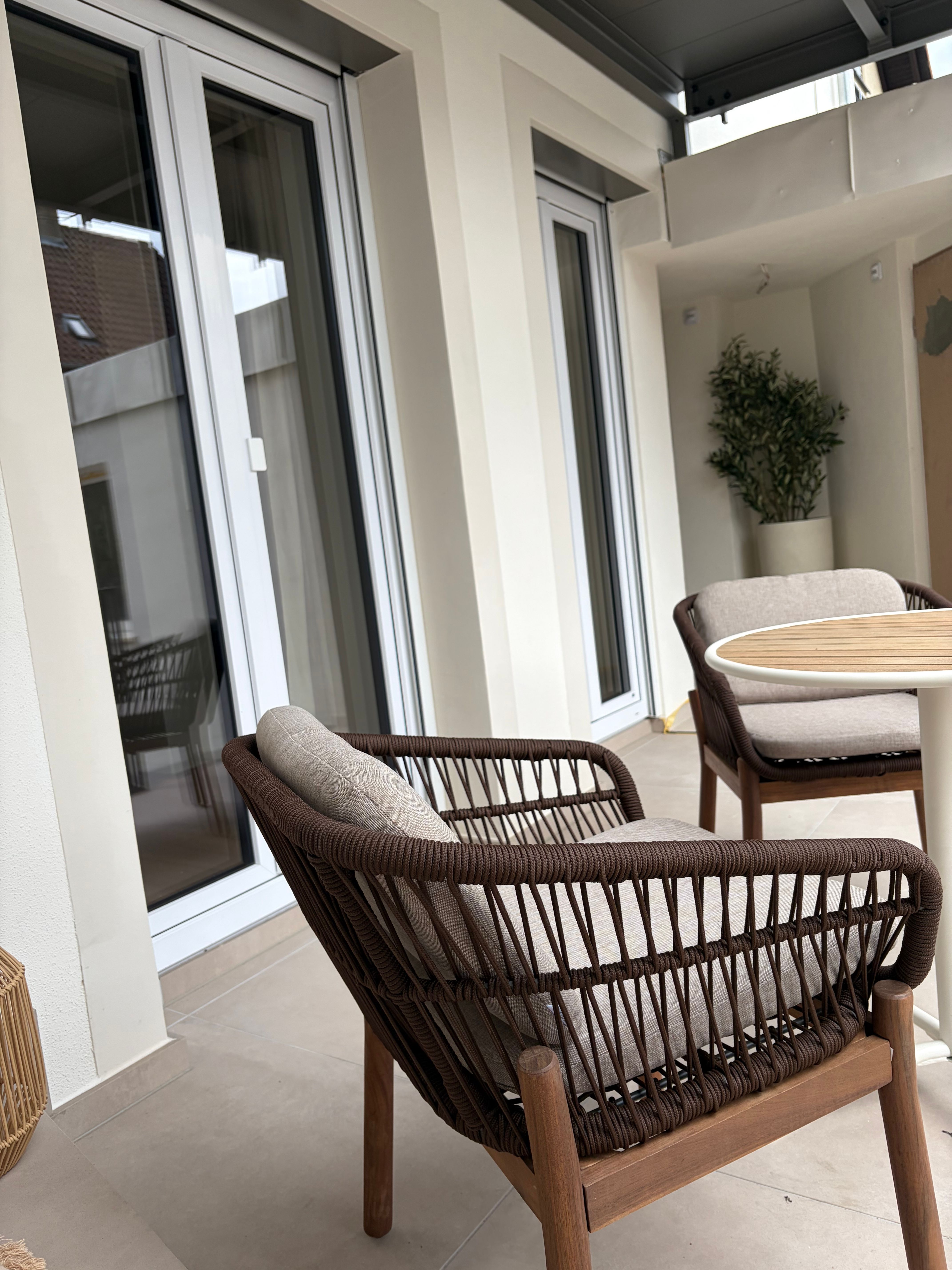 Newly Renovated Furnished Apartment Near Mainz | 7 Min By Train | Terrace | Surrounded By Vineyards  - 25