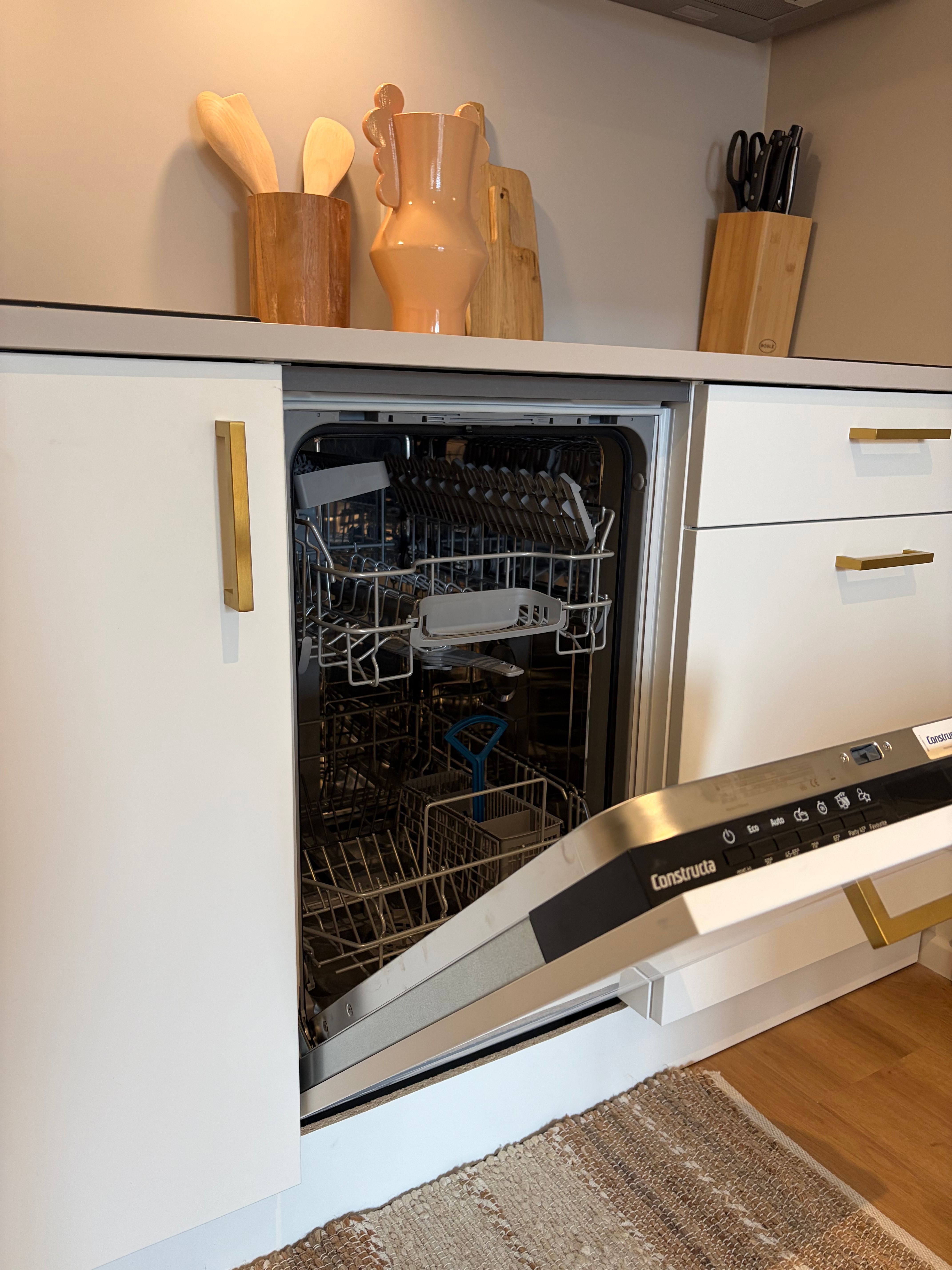 Newly Renovated Furnished Apartment Near Mainz | 7 Min By Train | Terrace | Surrounded By Vineyards  - 11