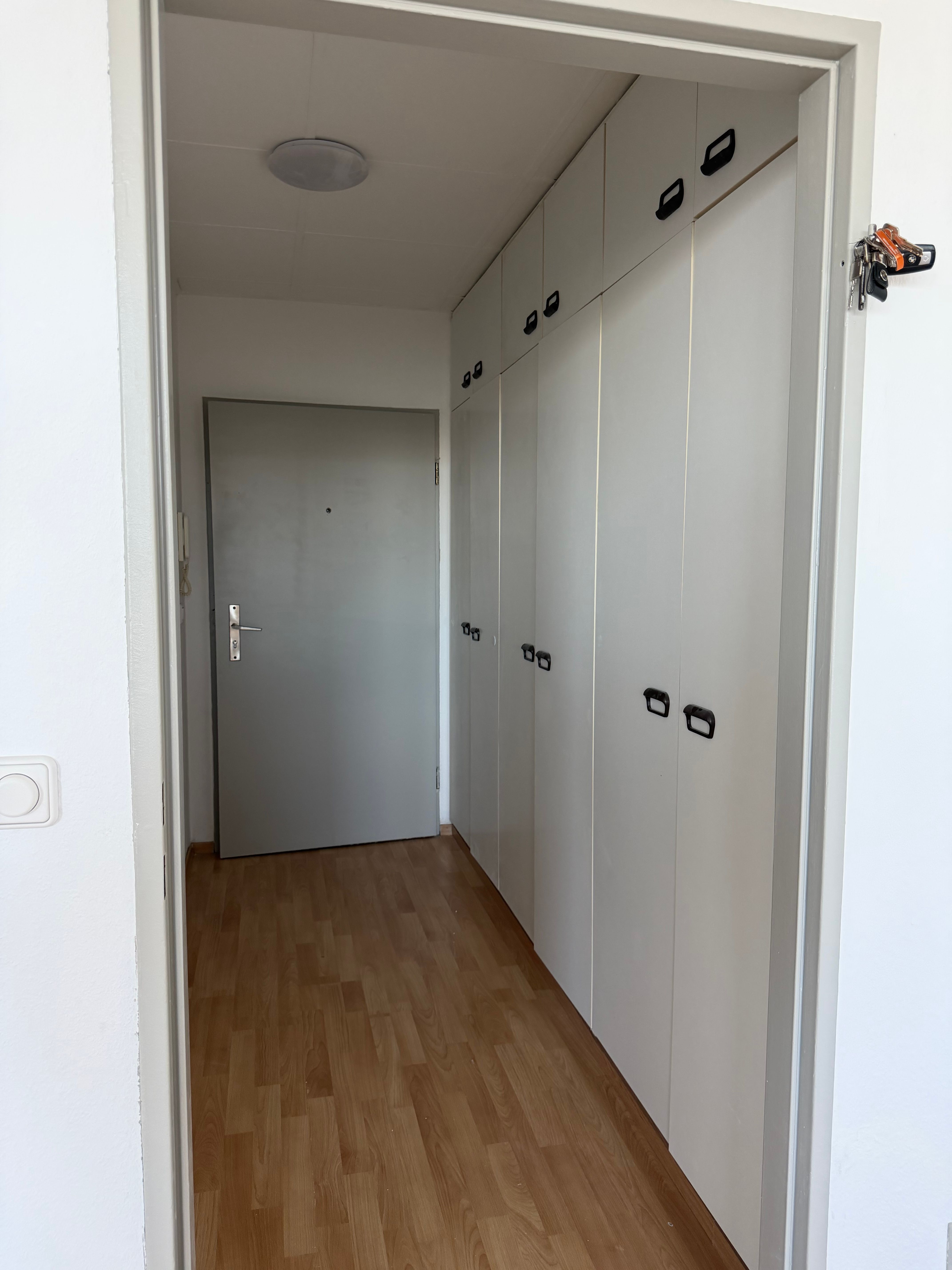 Modern 2-Room Apartment With New Fitted Kitchen - 4