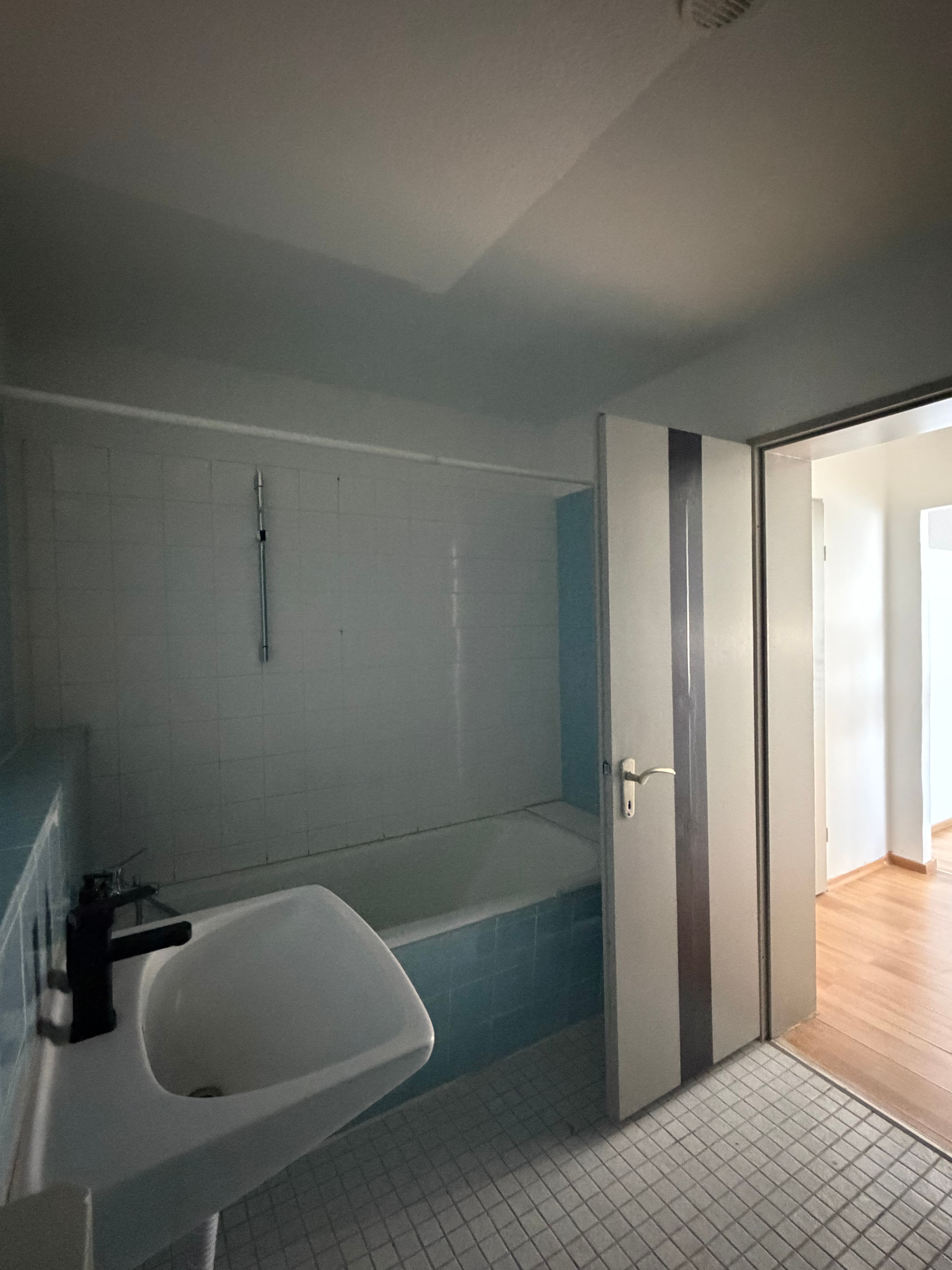 Modern 2-Room Apartment With New Fitted Kitchen - 1