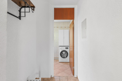 Spacious, light-filled, and partially furnished apartment in a quiet location – ideal for families - Gallery - 30