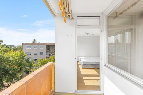 Spacious, light-filled, and partially furnished apartment in a quiet location – ideal for families - Gallery - 17