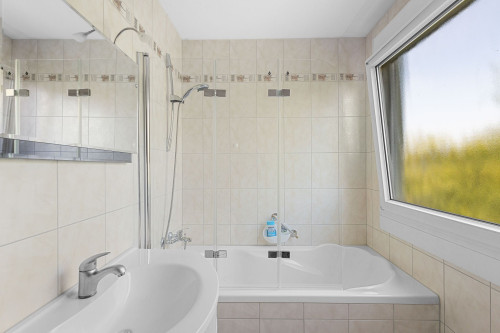 Spacious, light-filled, and partially furnished apartment in a quiet location – ideal for families - Gallery - 24