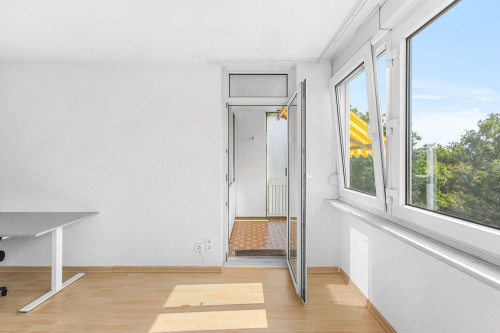 Spacious, light-filled, and partially furnished apartment in a quiet location – ideal for families - Gallery - 13