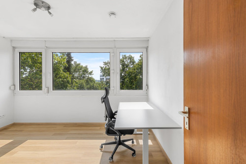 Spacious, light-filled, and partially furnished apartment in a quiet location – ideal for families - Gallery - 20