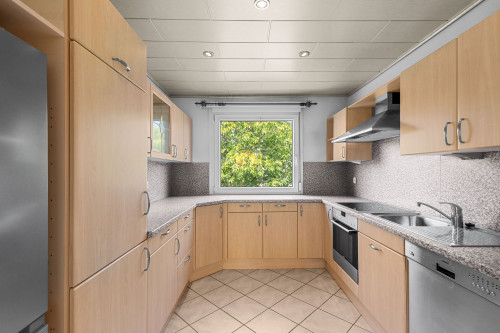 Spacious, light-filled, and partially furnished apartment in a quiet location – ideal for families - Gallery - 31