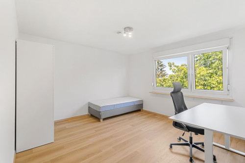 Spacious, light-filled, and partially furnished apartment in a quiet location – ideal for families