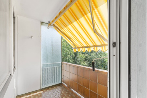 Spacious, light-filled, and partially furnished apartment in a quiet location – ideal for families - Gallery - 14