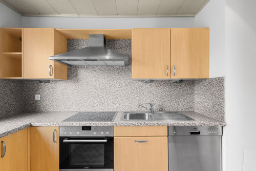 Spacious, light-filled, and partially furnished apartment in a quiet location – ideal for families - Gallery - 32