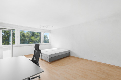 Spacious, light-filled, and partially furnished apartment in a quiet location – ideal for families