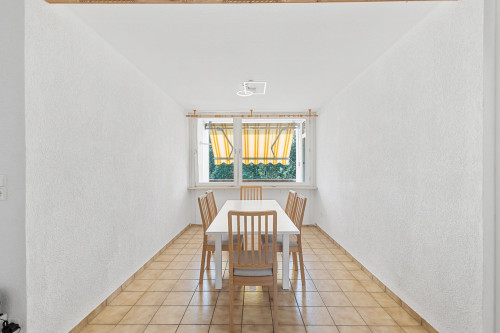 Spacious, light-filled, and partially furnished apartment in a quiet location – ideal for families - Gallery - 29