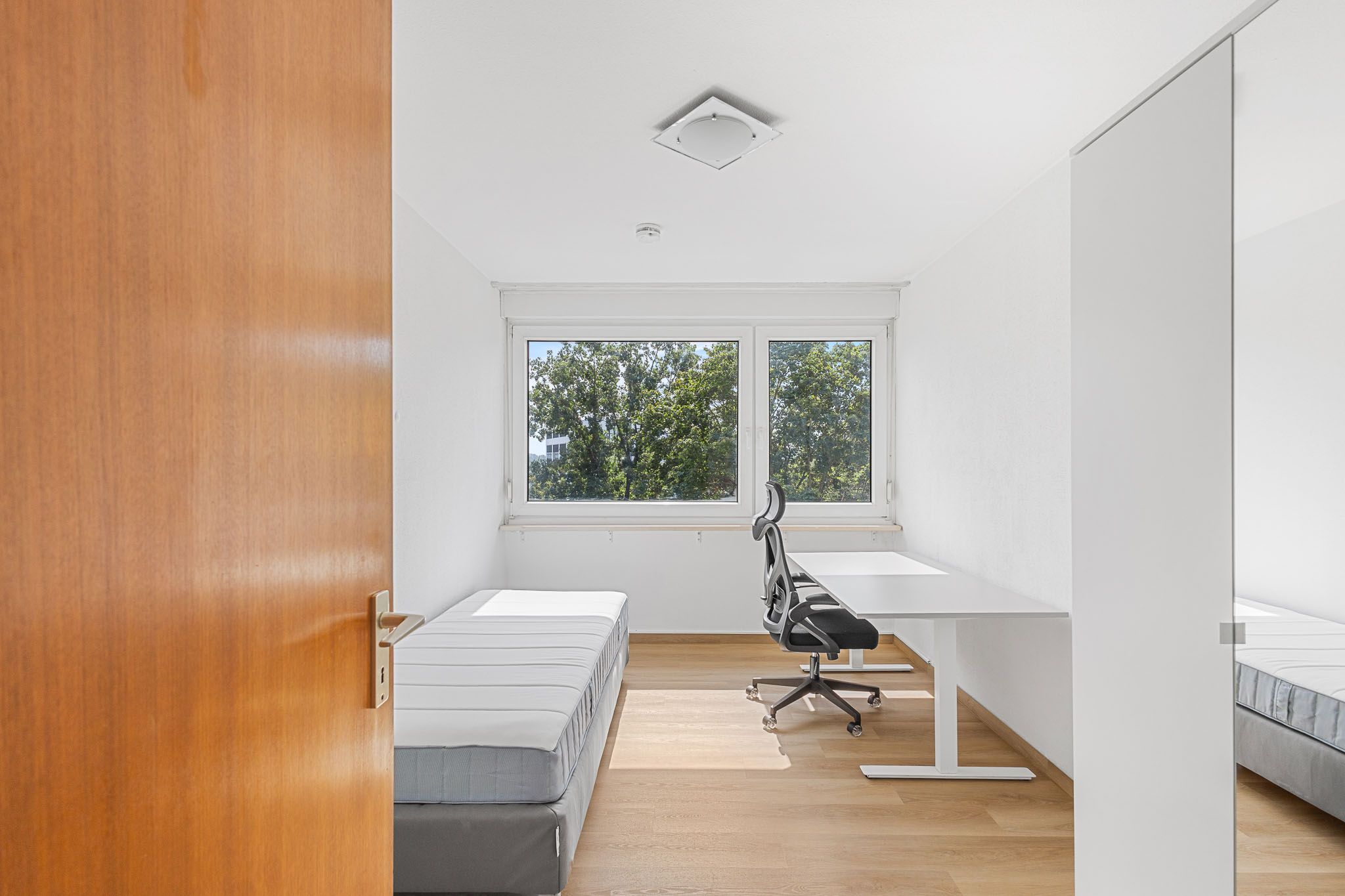 Spacious, Light-Filled, And Partially Furnished Apartment In A Quiet Location – Ideal For Families - 9