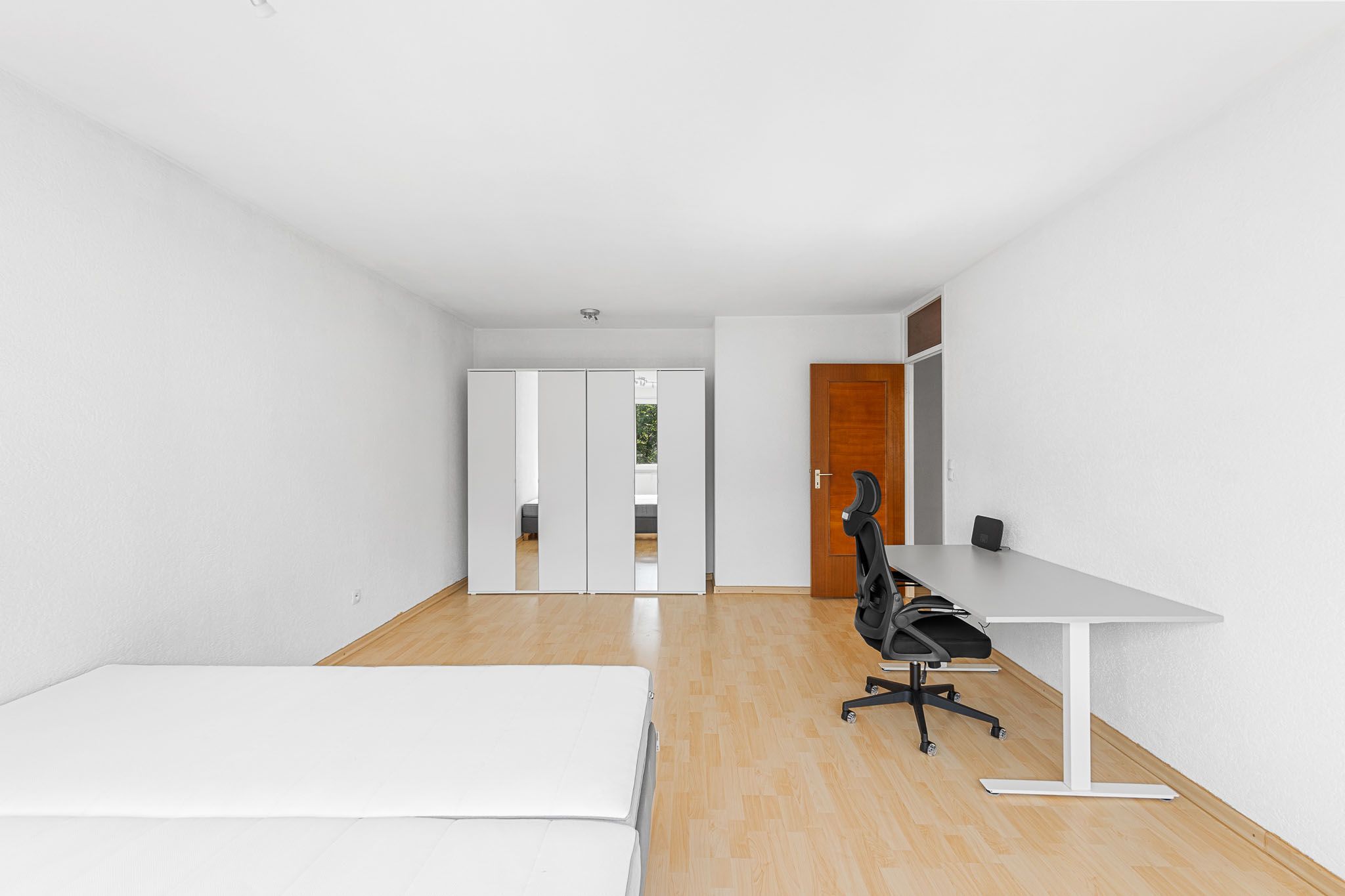 Spacious, Light-Filled, And Partially Furnished Apartment In A Quiet Location – Ideal For Families - 10