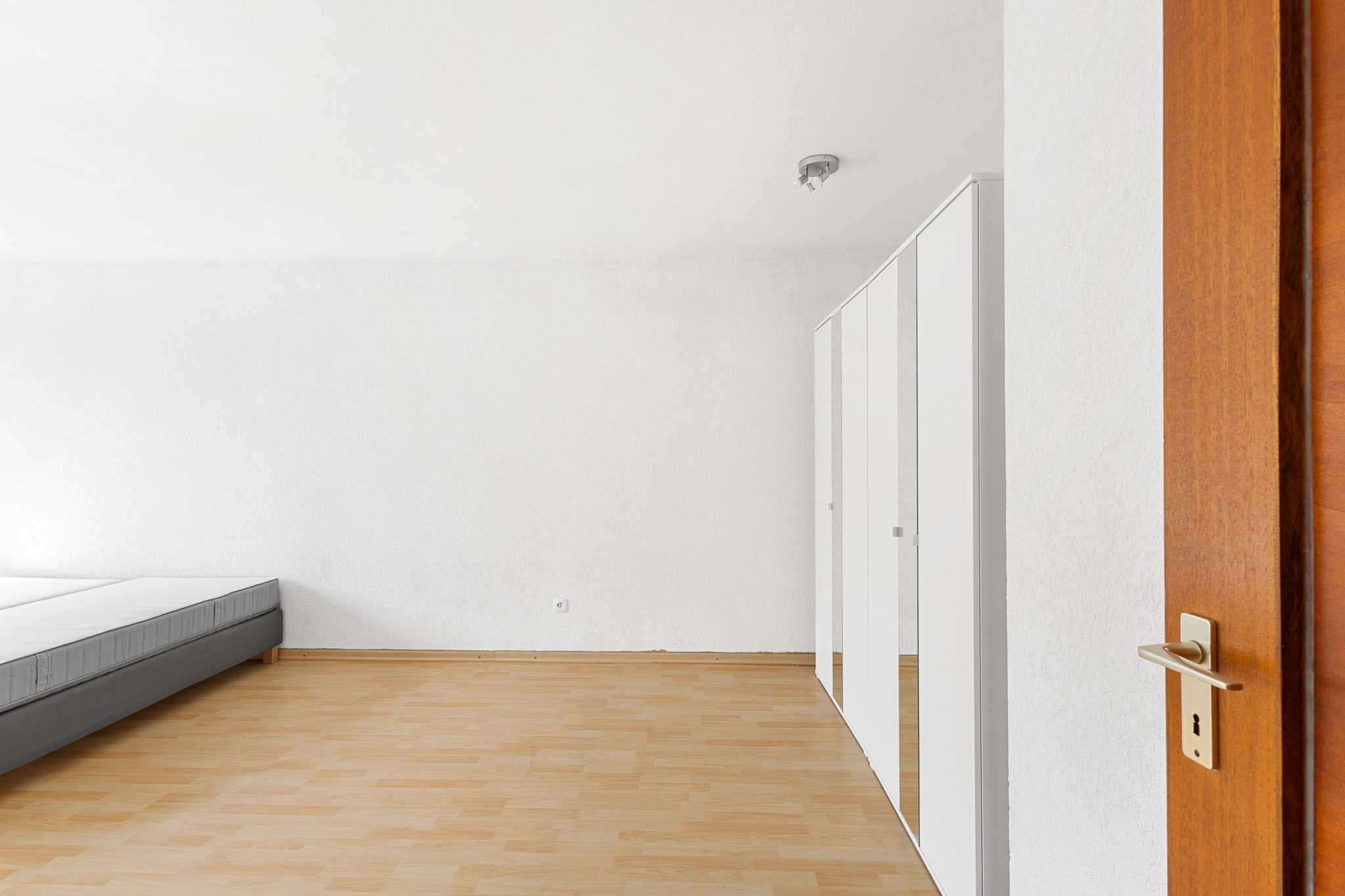 Spacious, Light-Filled, And Partially Furnished Apartment In A Quiet Location – Ideal For Families - 12