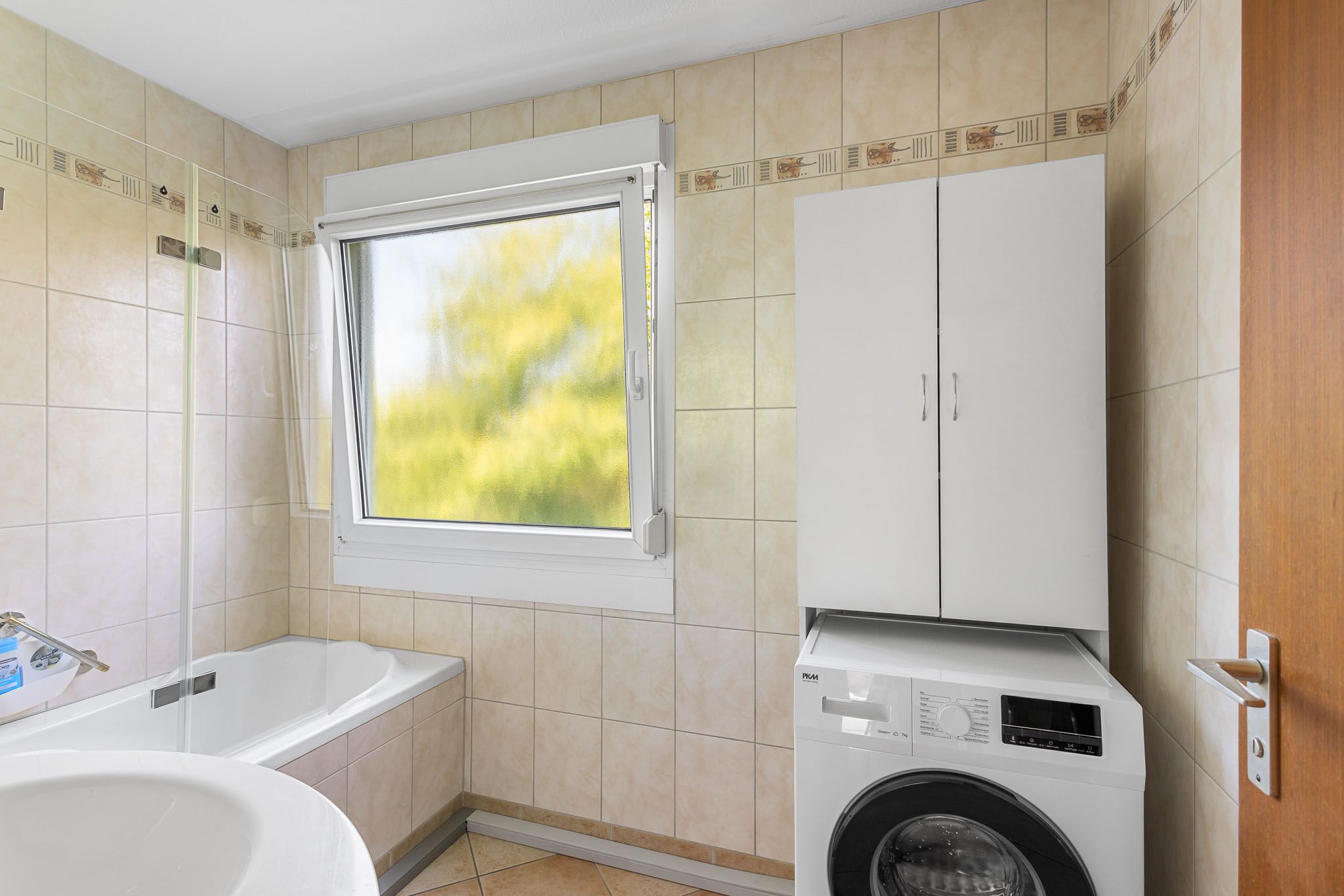 Spacious, Light-Filled, And Partially Furnished Apartment In A Quiet Location – Ideal For Families - 26