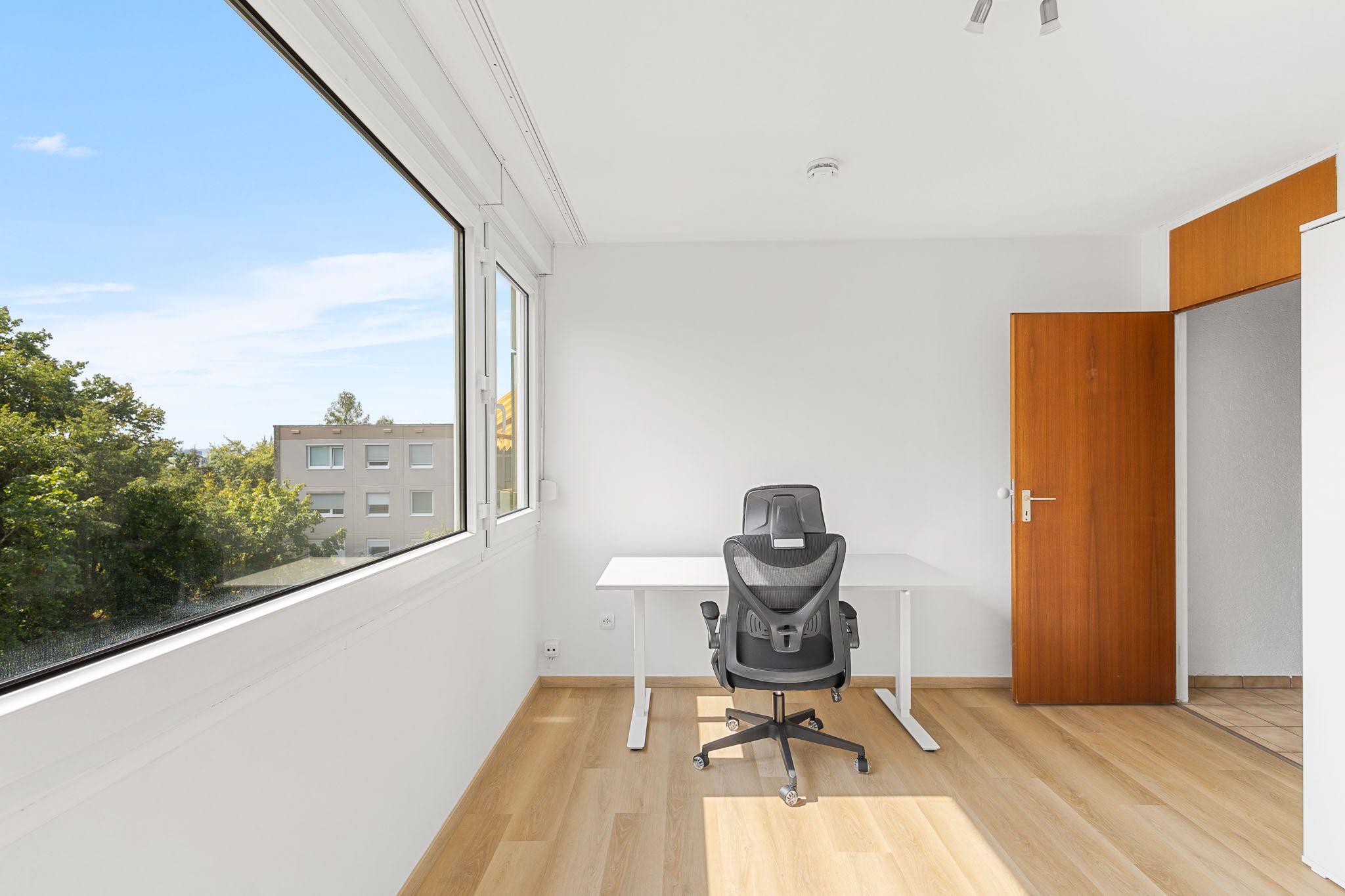 Spacious, Light-Filled, And Partially Furnished Apartment In A Quiet Location – Ideal For Families - 28