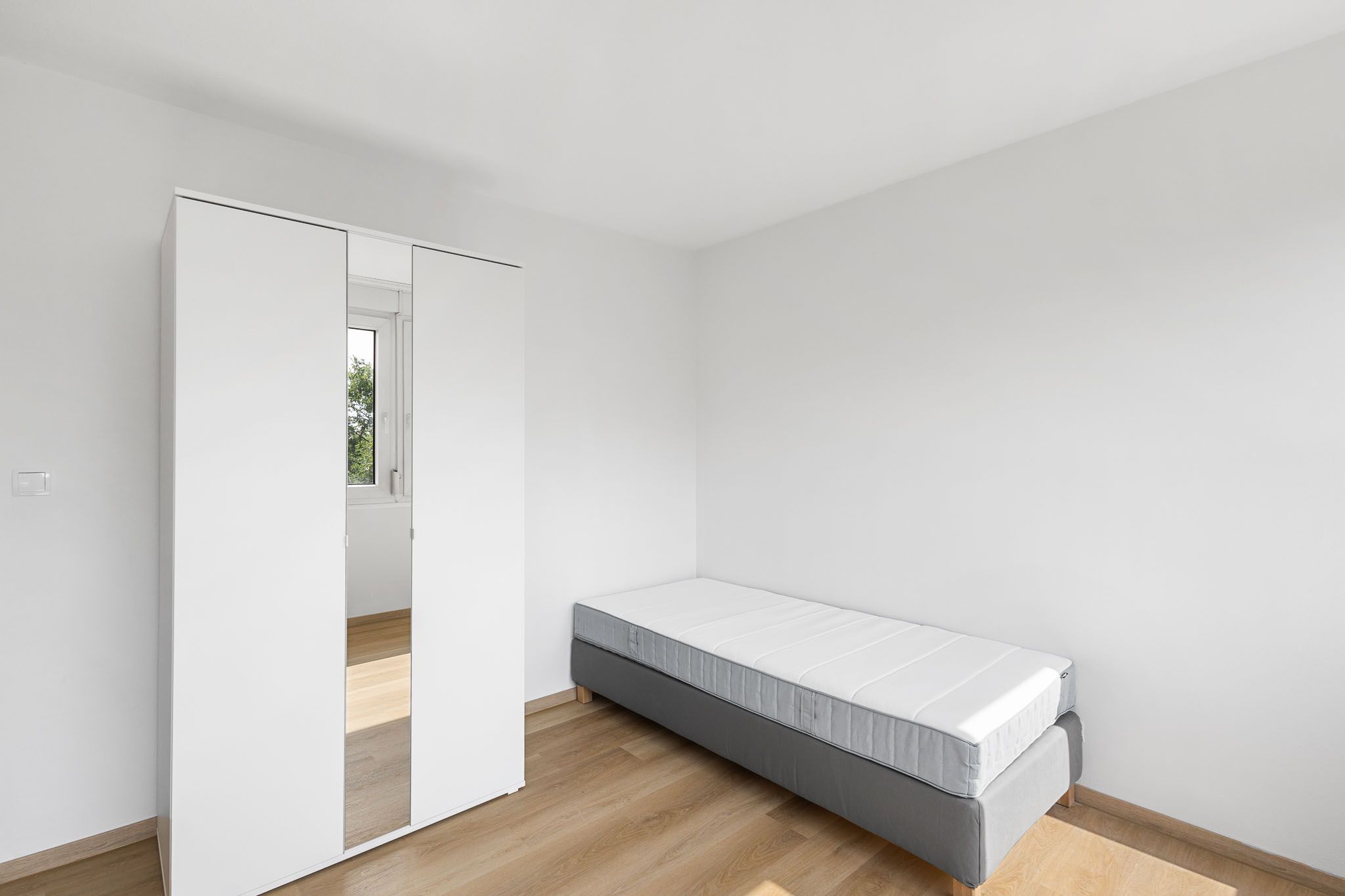 Spacious, Light-Filled, And Partially Furnished Apartment In A Quiet Location – Ideal For Families - 7