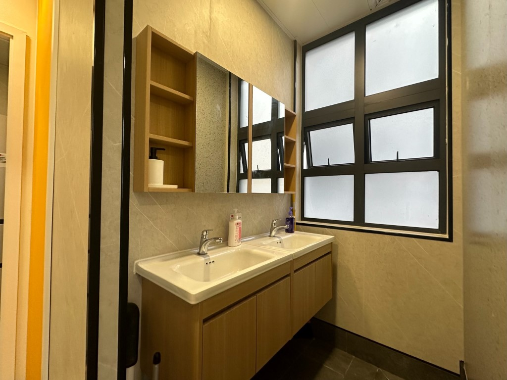 Premium Single Loft Room - 9