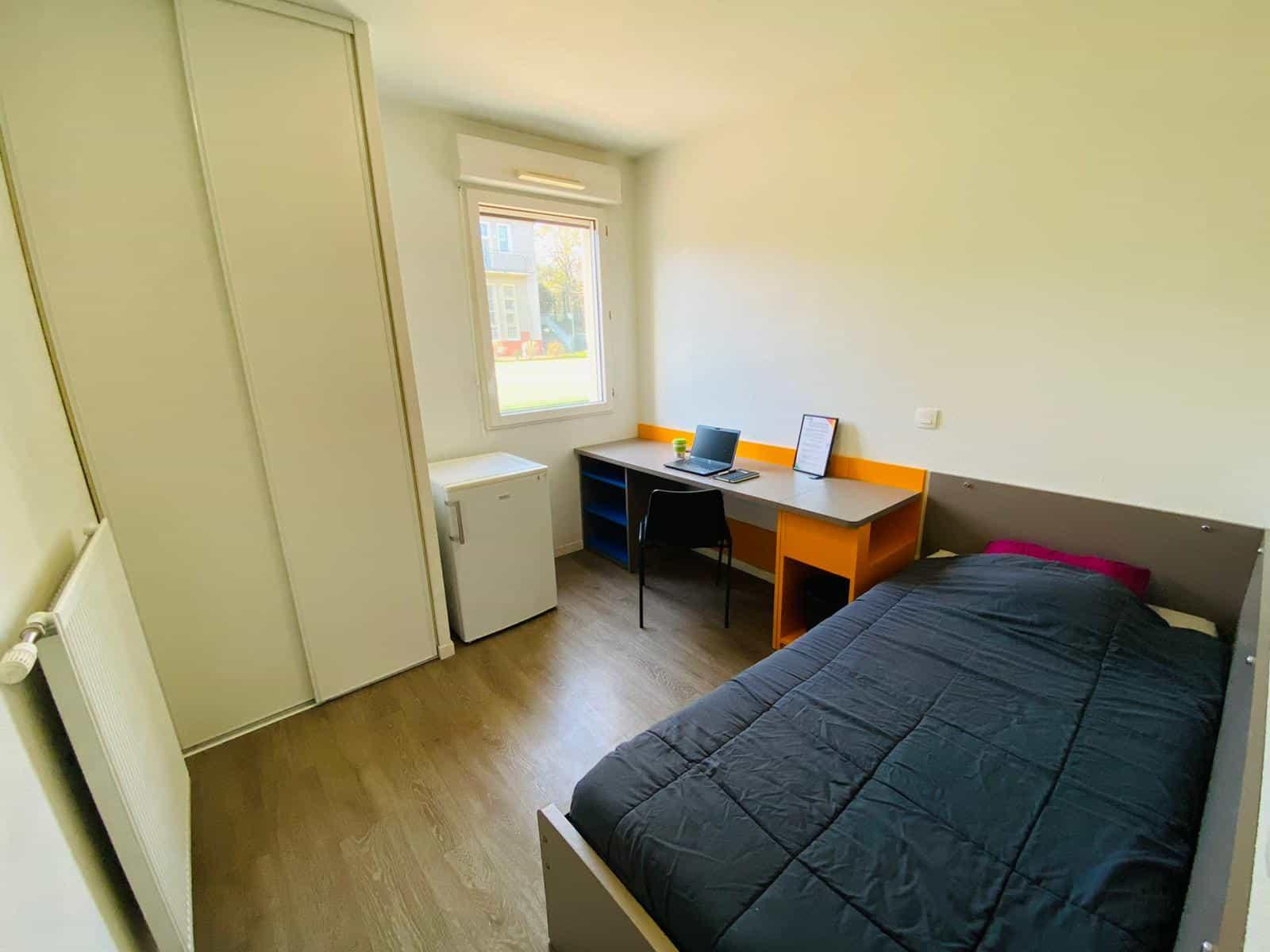 Chambre Meublée - 1