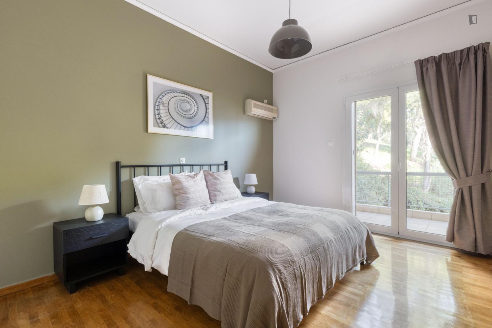 Comfortable 1-Bedroom Flat Near The Metropolitan College - 1