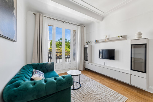 Elegant 1-bedroom apartment with balcony on a high floor, newly renovated in the Heart of Auteuil Village (Metro Line 9)