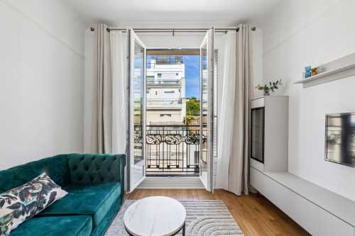 Elegant 1-bedroom apartment with balcony on a high floor, newly renovated in the Heart of Auteuil Village (Metro Line 9)