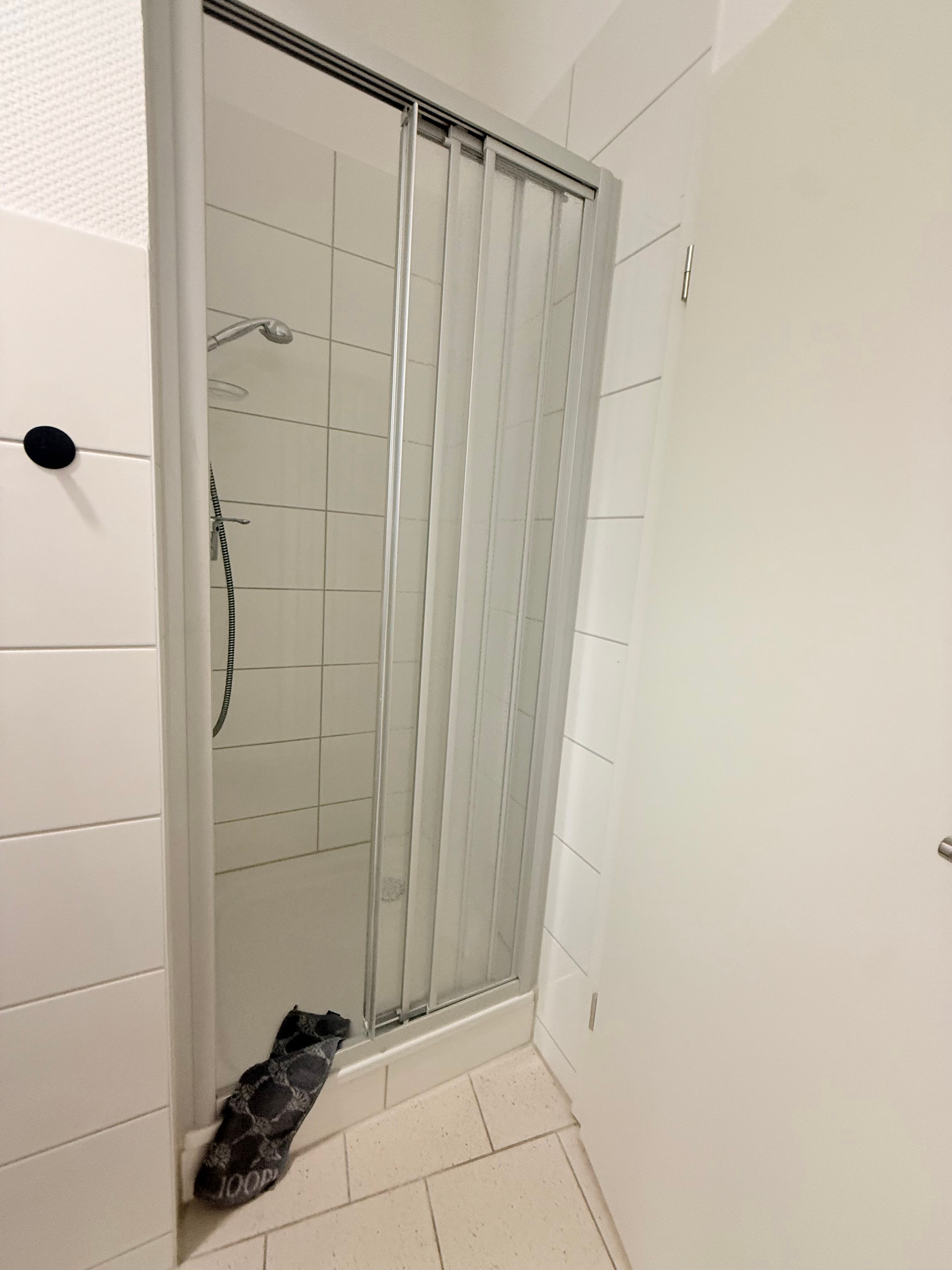 Elegantly Furnished Studio Apartment At Burgwall – Ideal For Commuters - 7