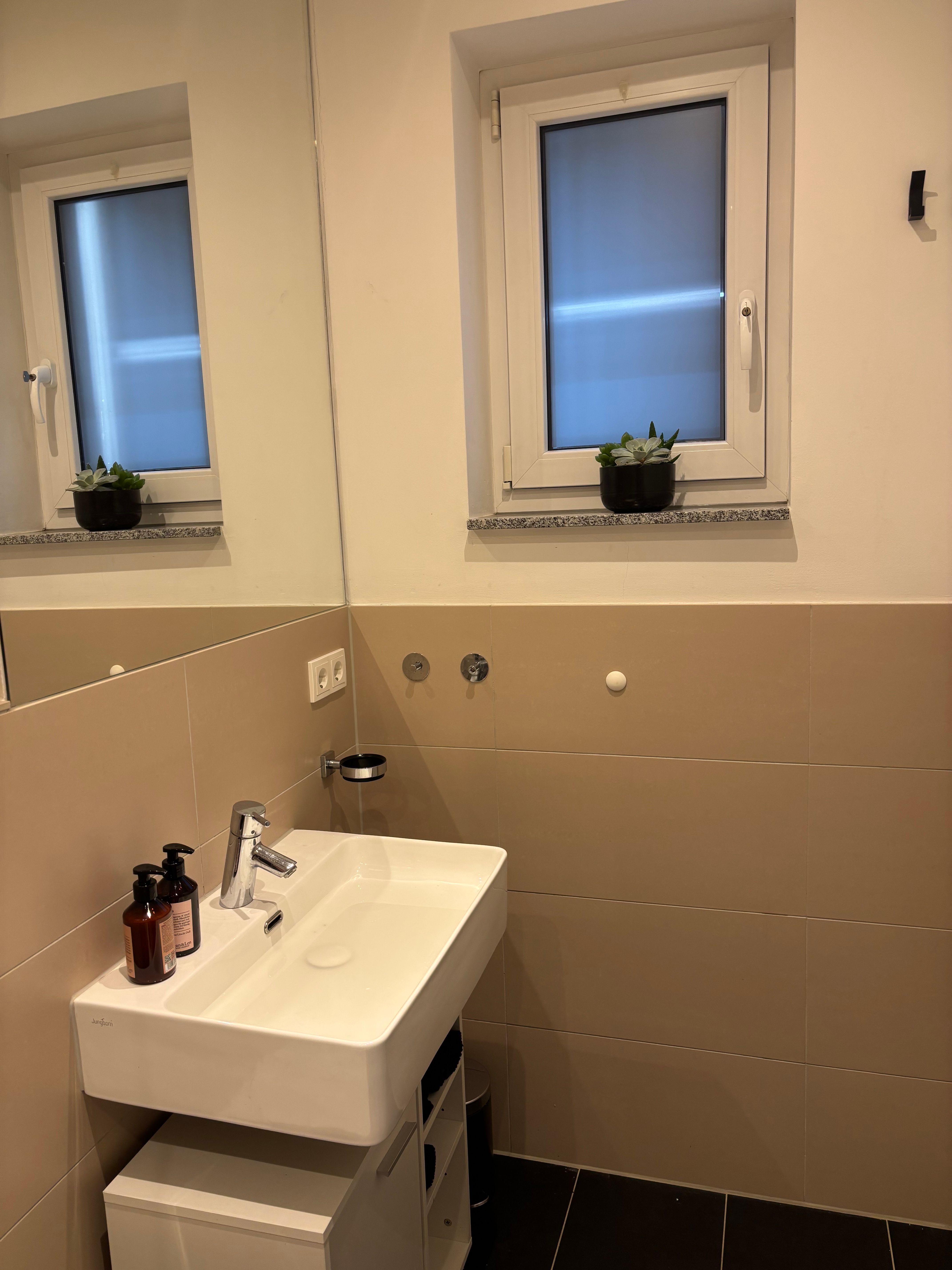 Great Studio Home With Own Entry At The Best Spot In Düsseldorf - 4